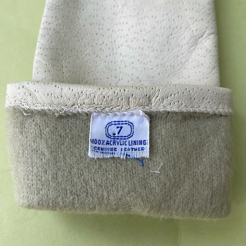 New vintage grayish cream leather gloves with lining